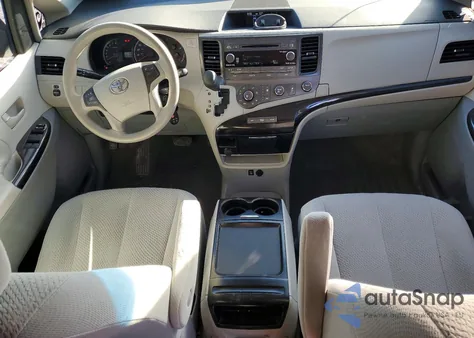 2011 Toyota Sienna Le z USA, uszkodzony, nr VIN 5TDJK3DC3BS028945